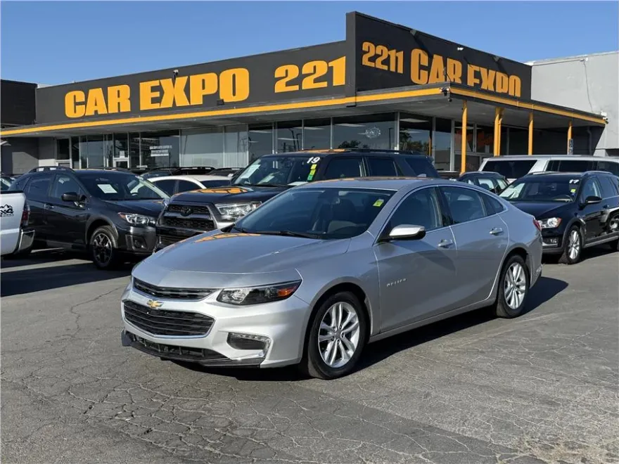 2016 Chevrolet Malibu 1LT photo 1