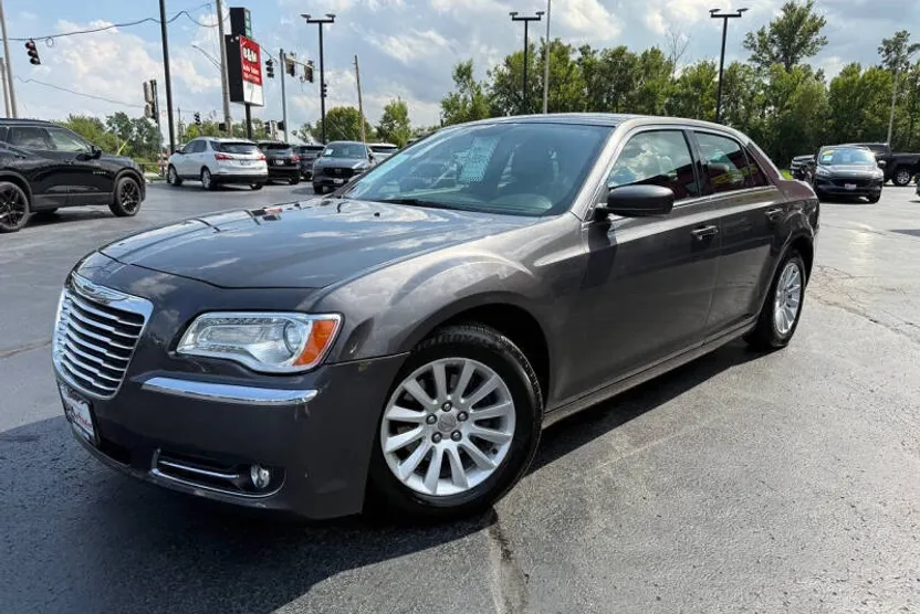 2014 Chrysler 300 Base photo 1