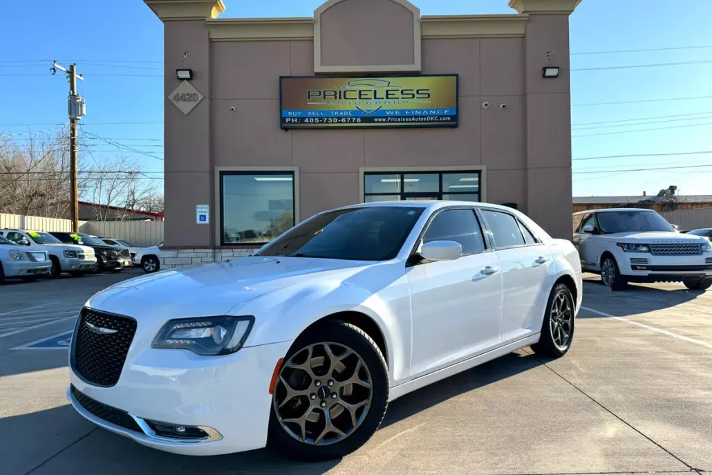 2017 Chrysler 300 S photo 1