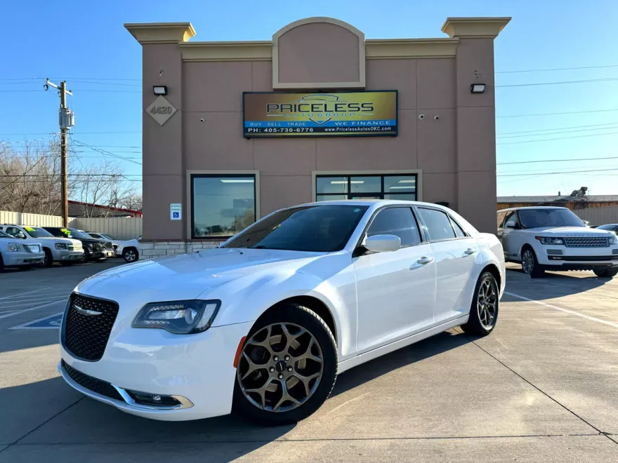 2017 Chrysler 300 S photo 1