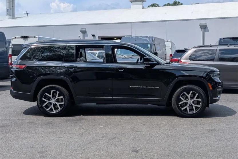 2024 Jeep Grand Cherokee Limited photo 1