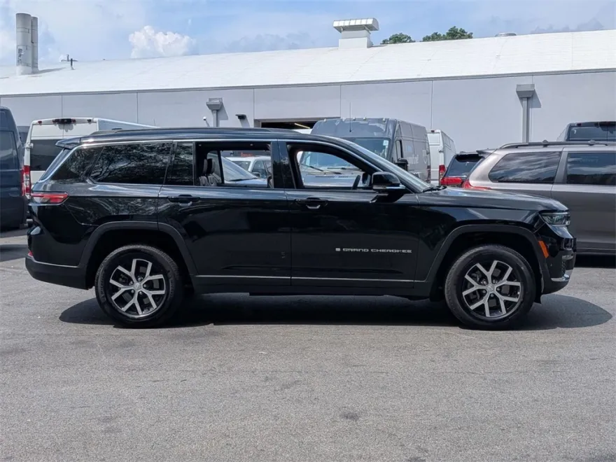 2024 Jeep Grand Cherokee Limited photo 1