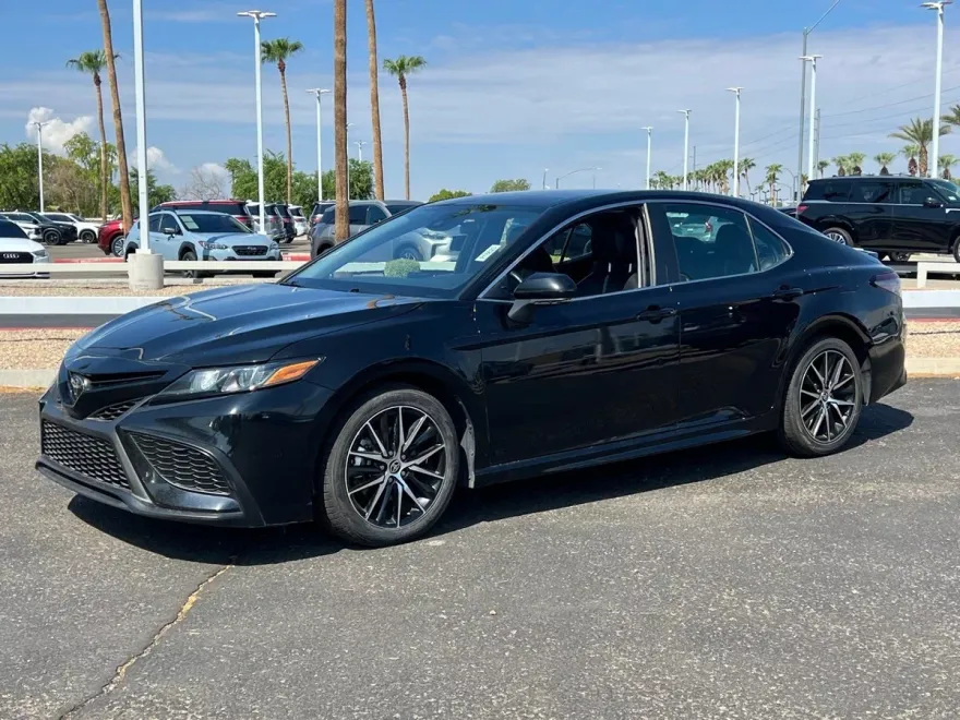 2024 Toyota Camry SE photo 1