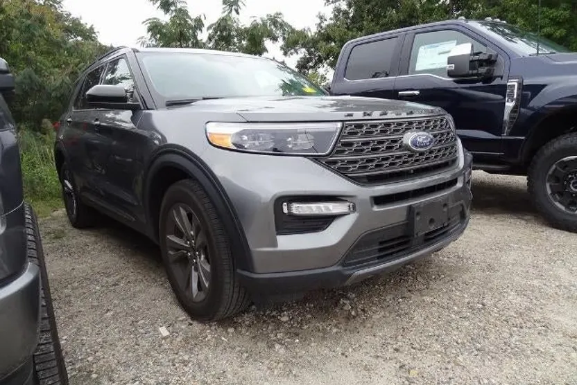 2022 Ford Explorer XLT photo 1