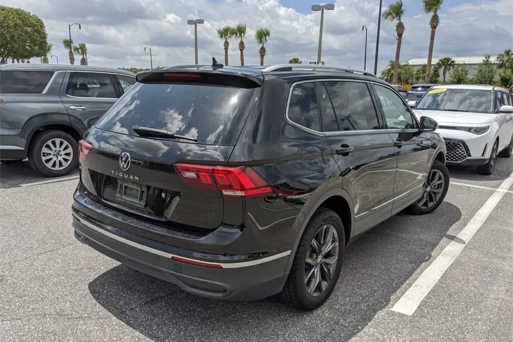 2024 Volkswagen Tiguan SE Wolfsburg Edition photo 1