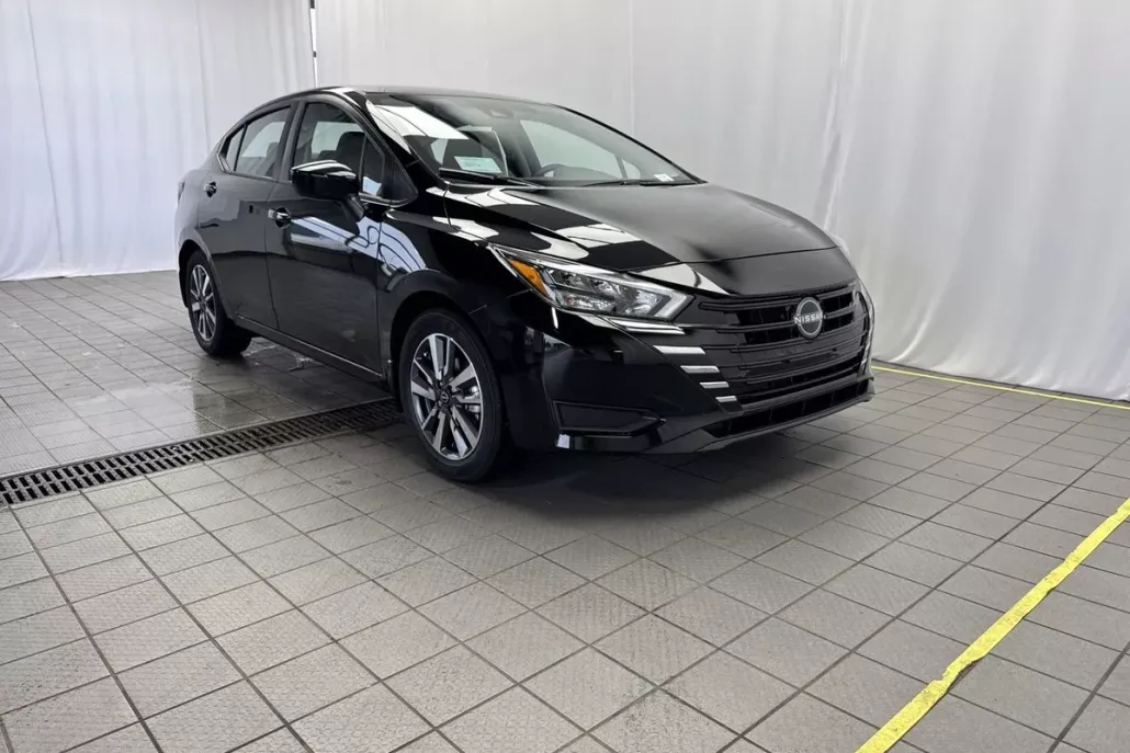 2025 Nissan Versa SV photo 1