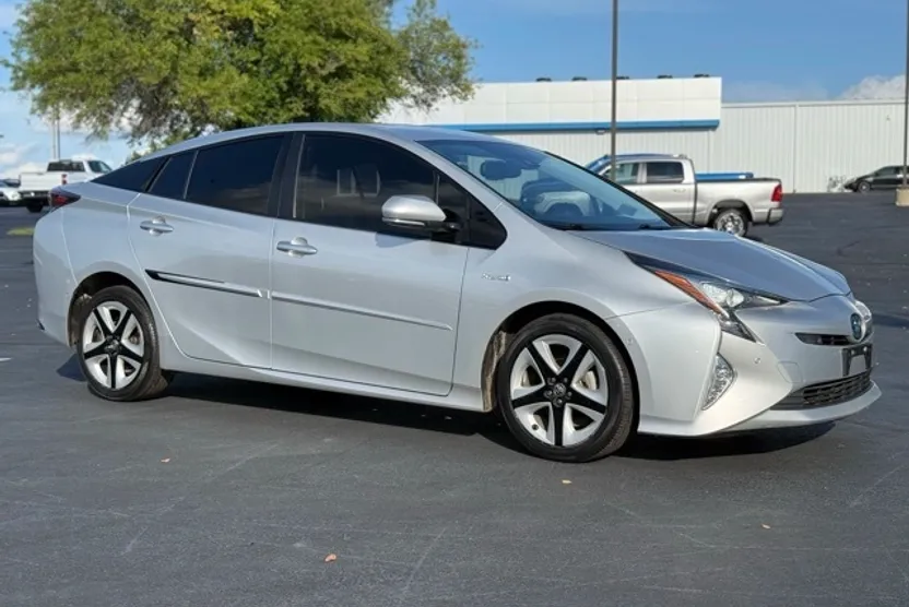 2018 Toyota Prius Two photo 1