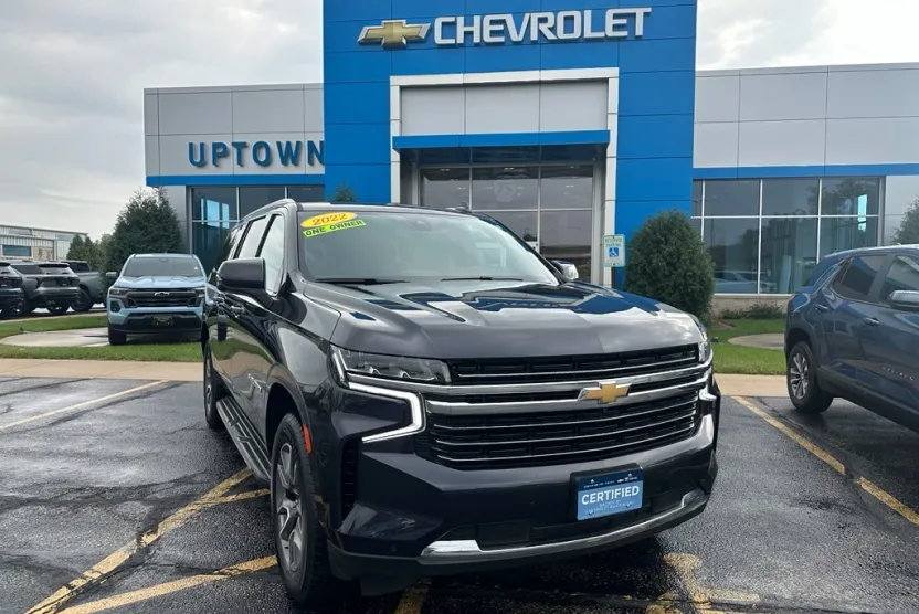 2022 Chevrolet Suburban LT photo 1