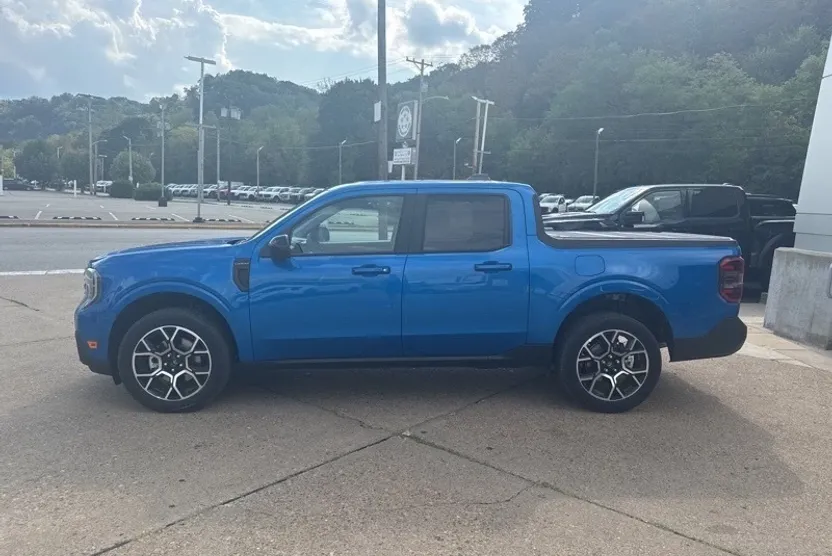 2025 Ford Maverick Lariat photo 1