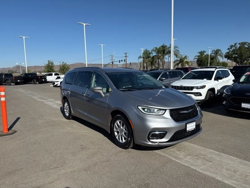 2021 Chrysler Pacifica Touring L photo 1