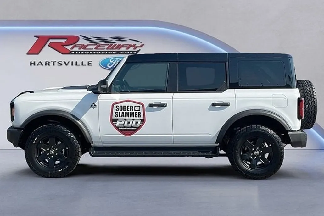 2025 Ford Bronco Outer Banks photo 1