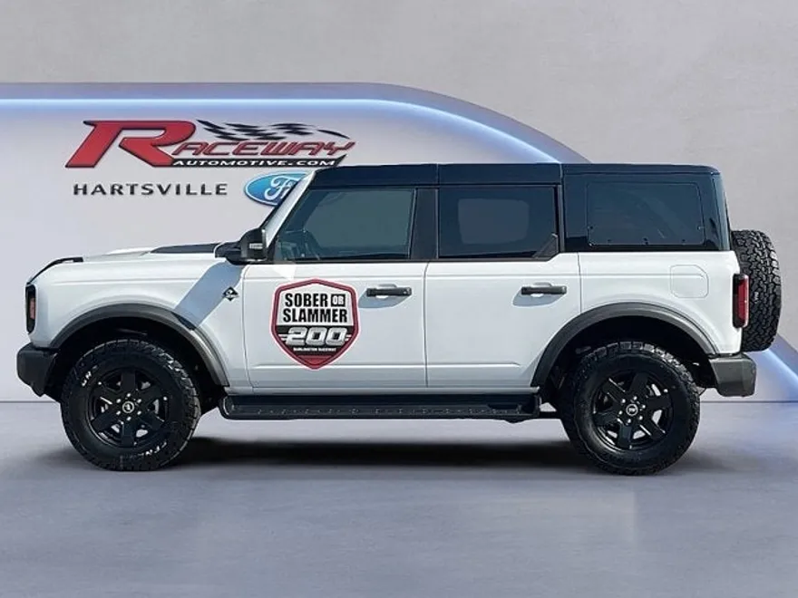 2025 Ford Bronco Outer Banks photo 1