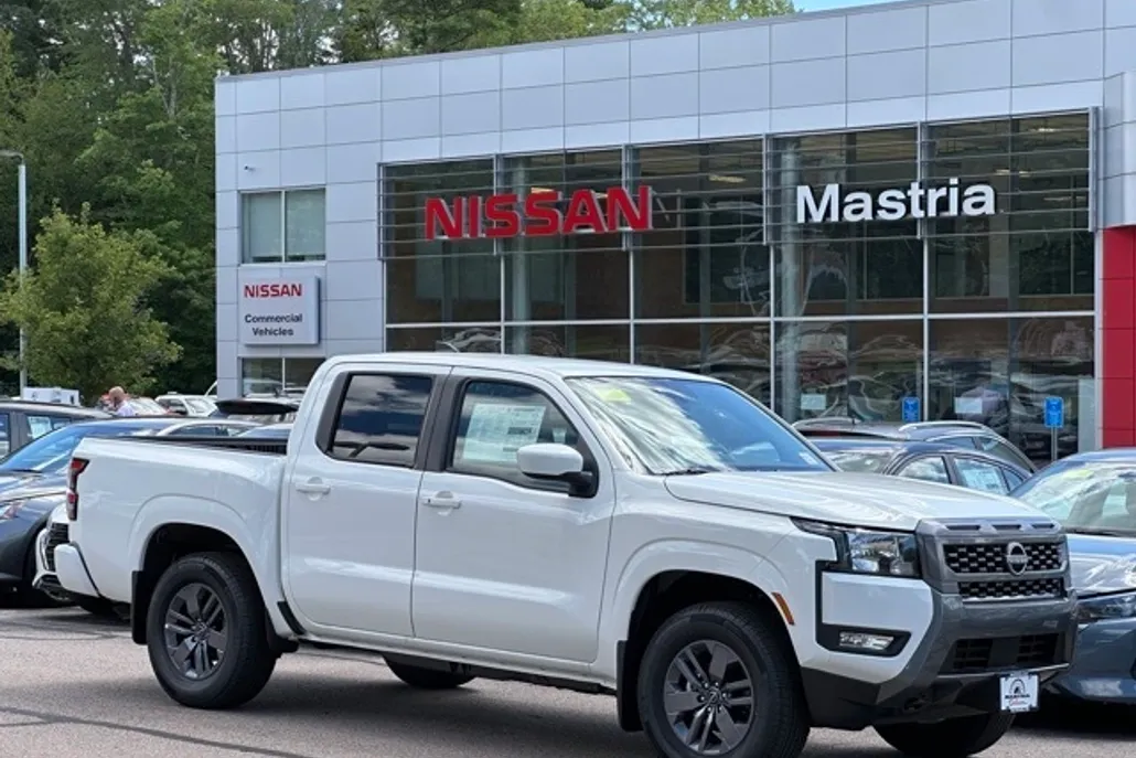 2025 Nissan Frontier Crew Cab SV photo 1