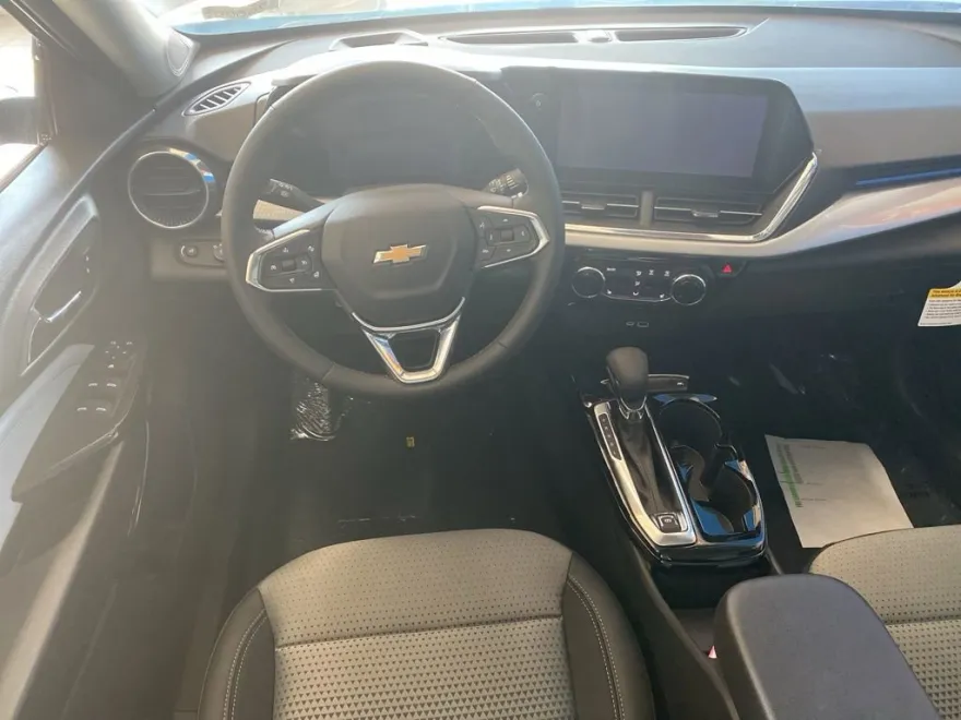2026 Chevrolet Trax LT photo 1