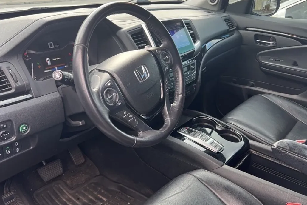 2018 Honda Pilot Touring photo 1