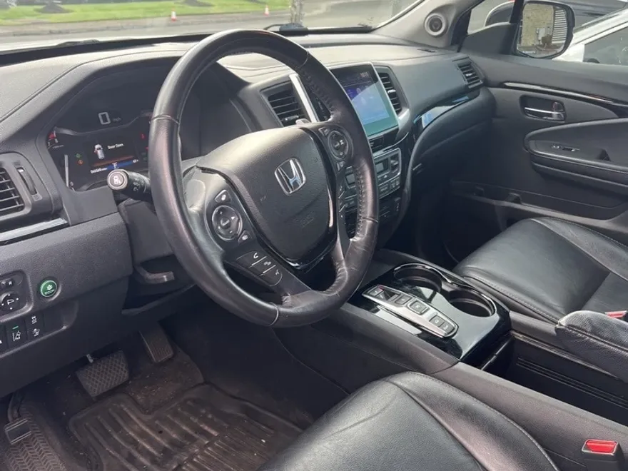 2018 Honda Pilot Touring photo 1