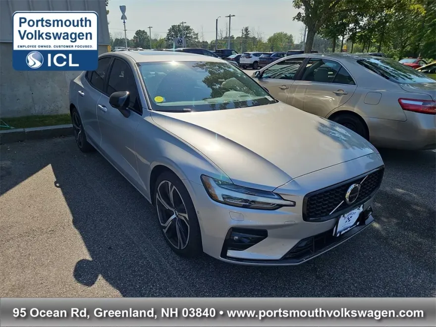 2024 Volvo S60 B5 Plus photo 1