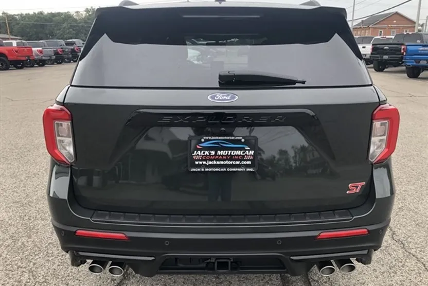 2023 Ford Explorer ST photo 1