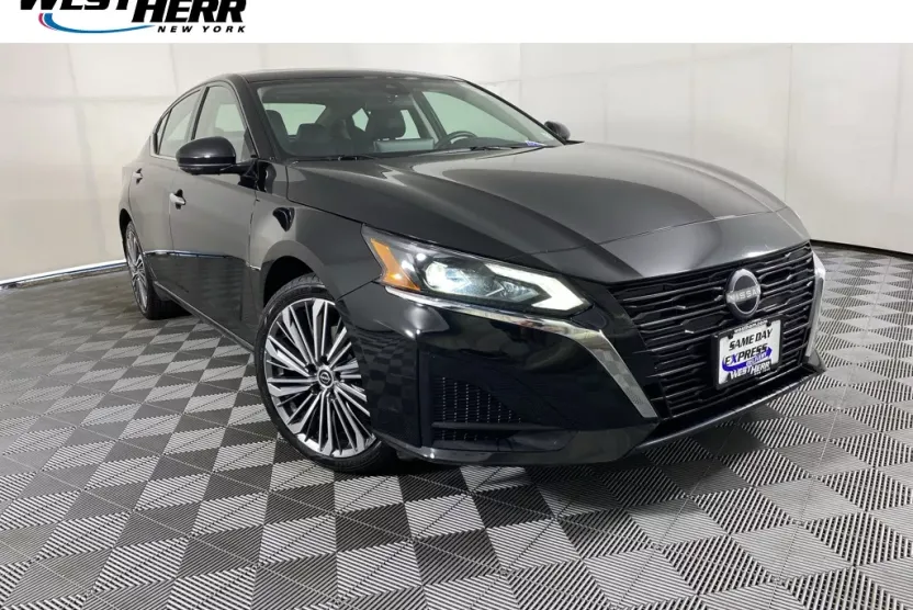 2023 Nissan Altima 2.5 SL photo 1