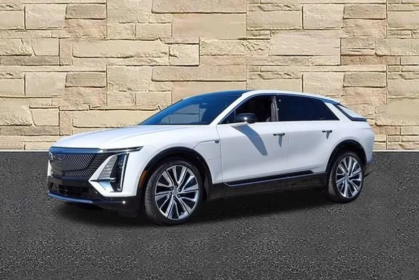 2024 Cadillac Lyriq Luxury photo 1