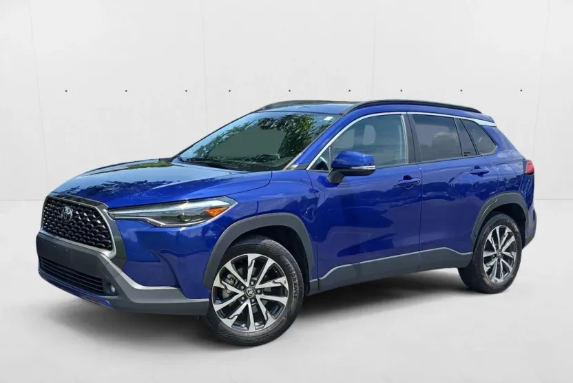 2024 Toyota Corolla Cross XLE photo 1