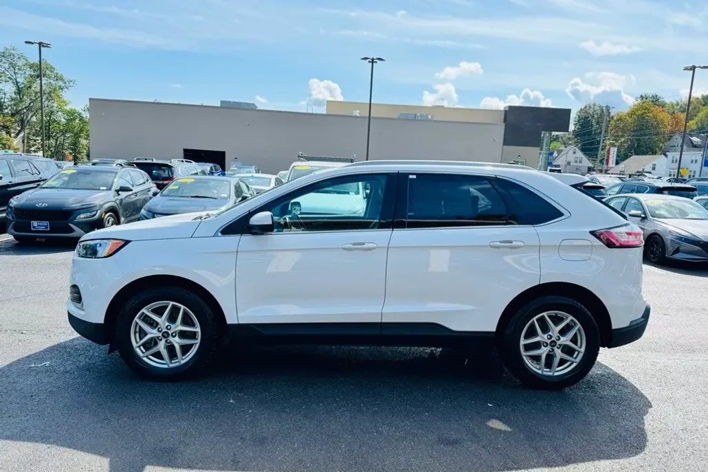 2022 Ford Edge SEL photo 1