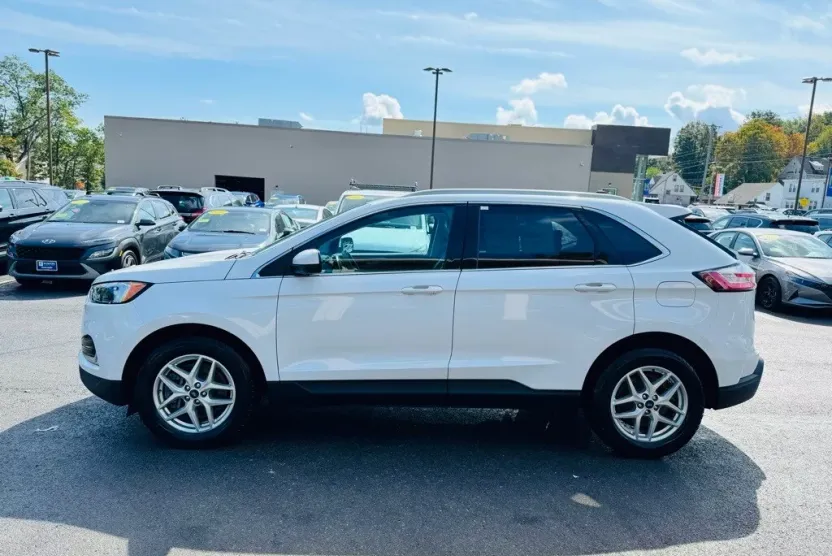 2022 Ford Edge SEL photo 1