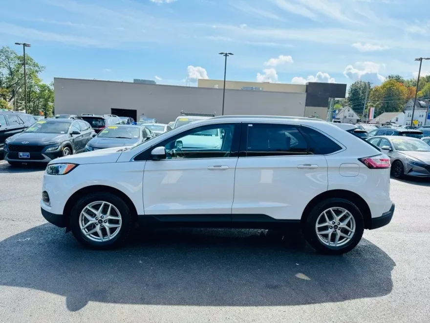 2022 Ford Edge SEL photo 1