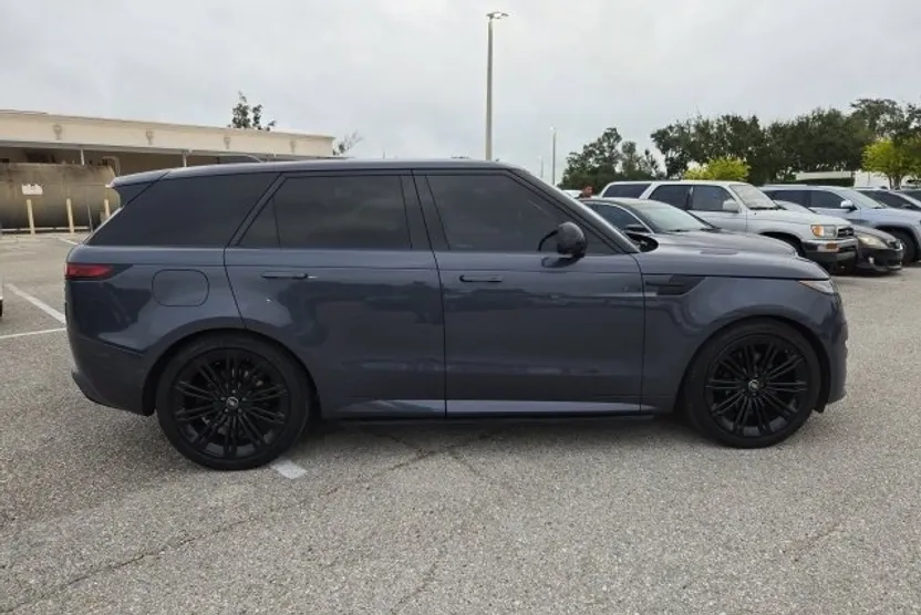 2023 Land Rover Range Rover Sport SE photo 1