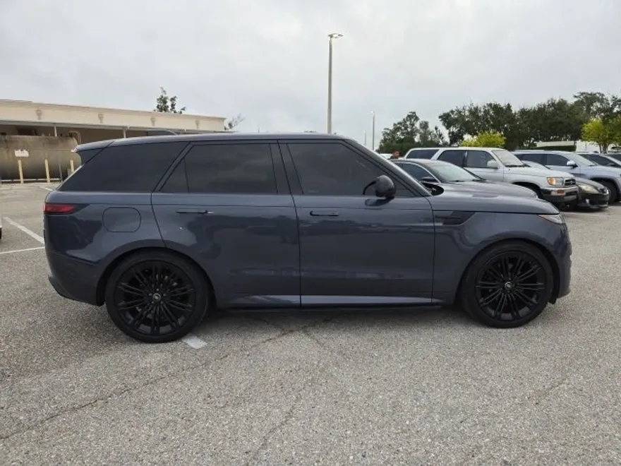 2023 Land Rover Range Rover Sport SE photo 1