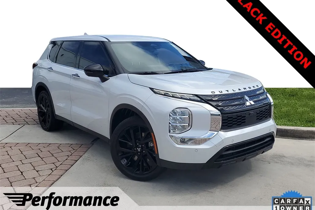 2023 Mitsubishi Outlander SE Black Edition photo 1
