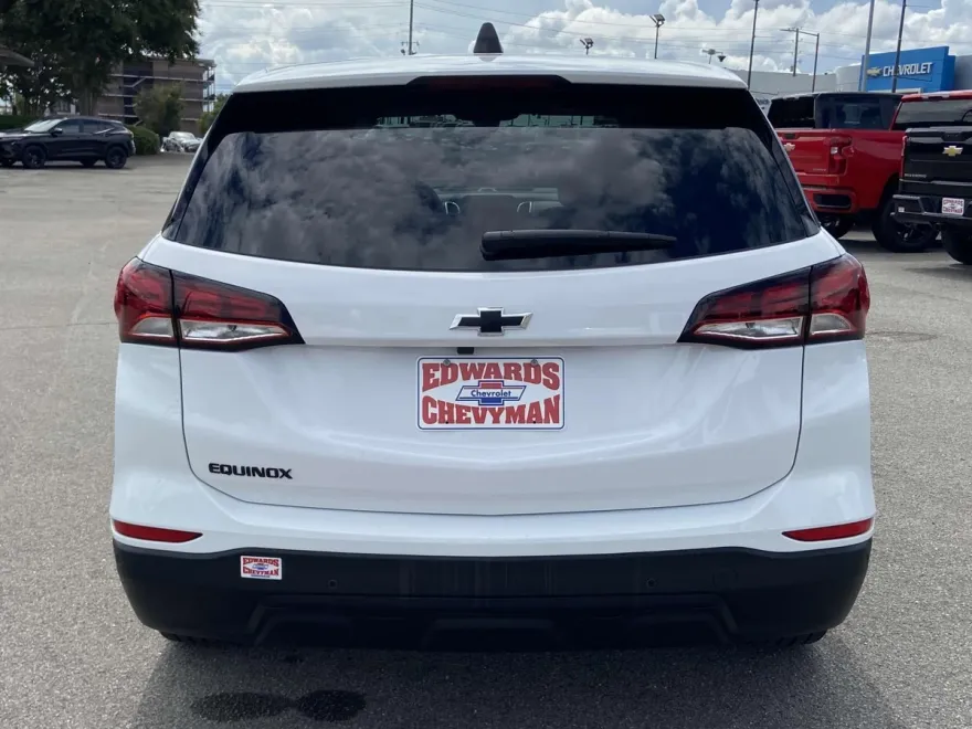 2023 Chevrolet Equinox LS photo 1