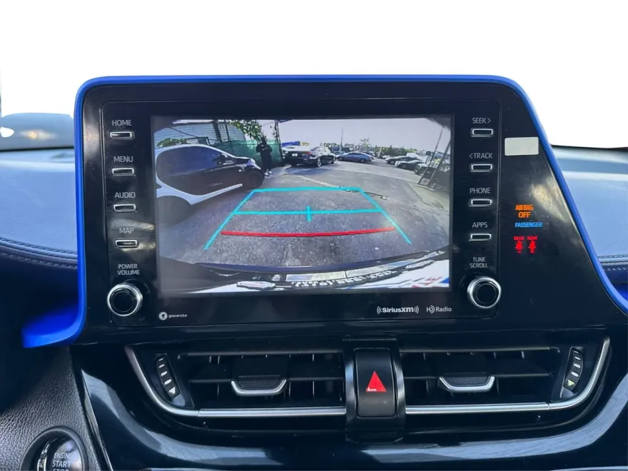 2022 Toyota C-HR XLE photo 25