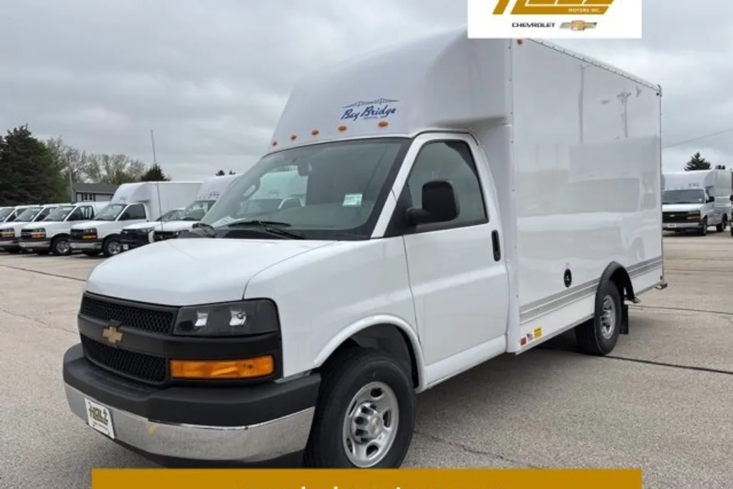 2025 Chevrolet Express Cutaway 3500 photo 1