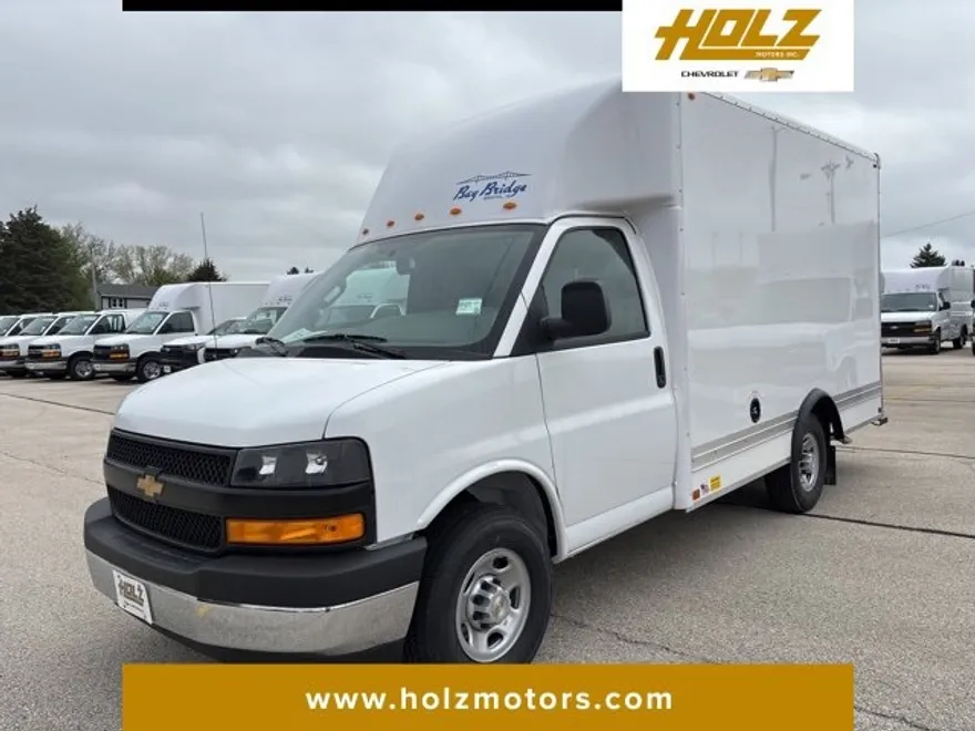 2025 Chevrolet Express Cutaway 3500 photo 1