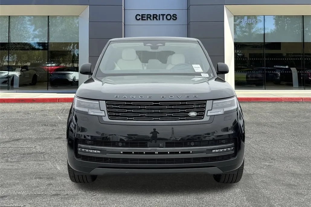 2025 Land Rover Range Rover SE photo 1