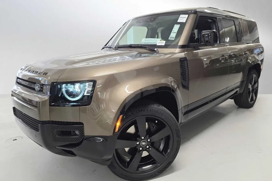 2025 Land Rover Defender 130 X-Dynamic SE photo 1