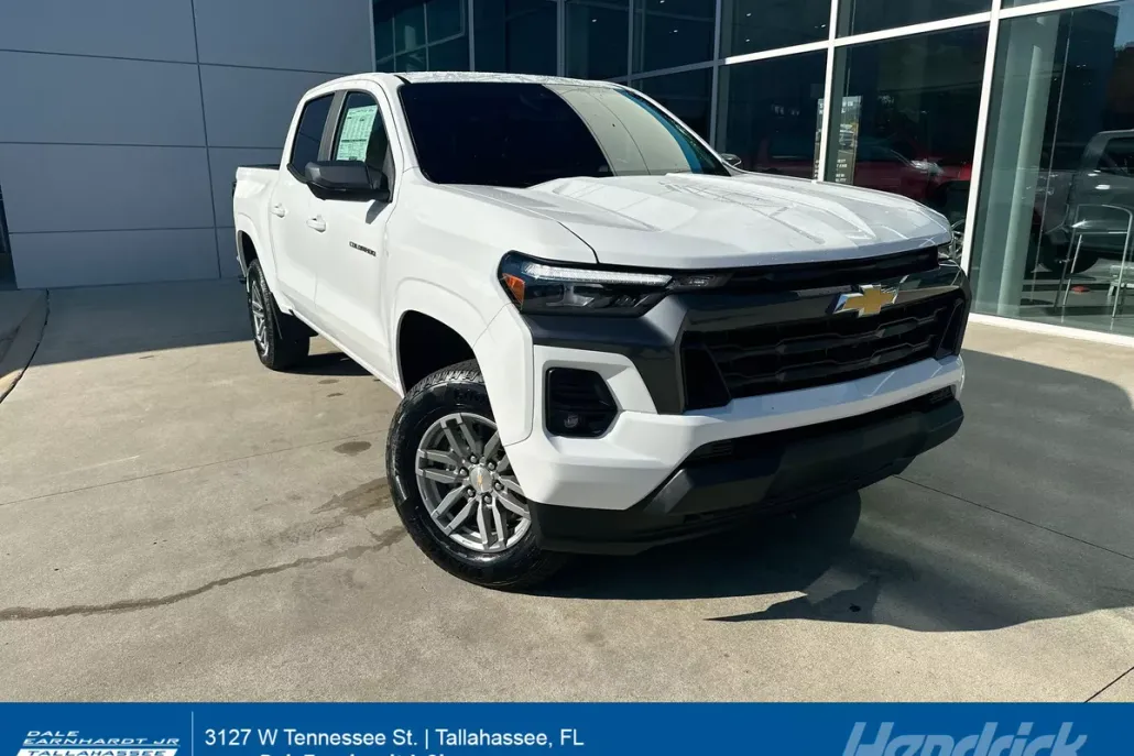 2024 Chevrolet Colorado LT photo 1