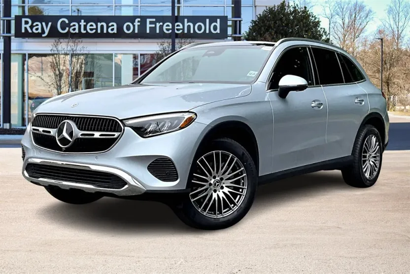 2025 Mercedes Benz GLC 300 4MATIC photo 1