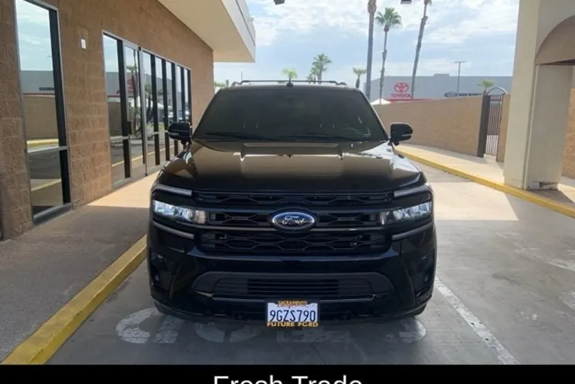 2023 Ford Expedition Limited photo 1