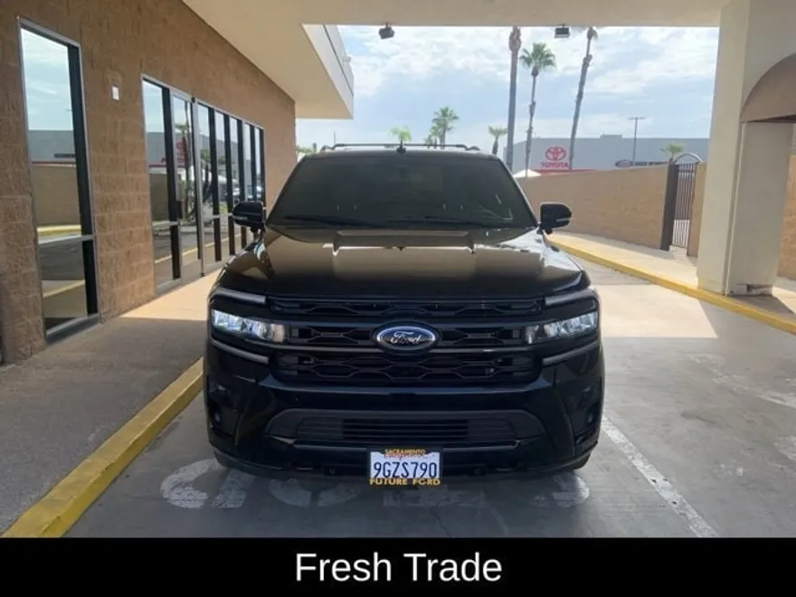 2023 Ford Expedition Limited photo 1