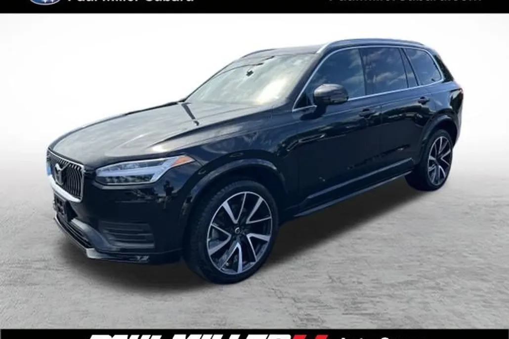 2022 Volvo XC90 T6 AWD Momentum photo 1