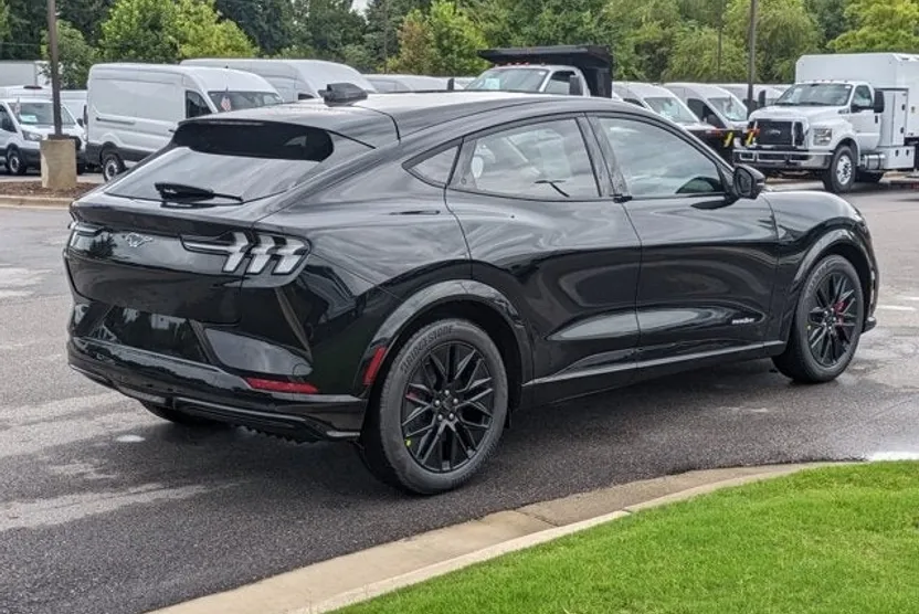 2025 Ford Mustang Mach-E Premium photo 1