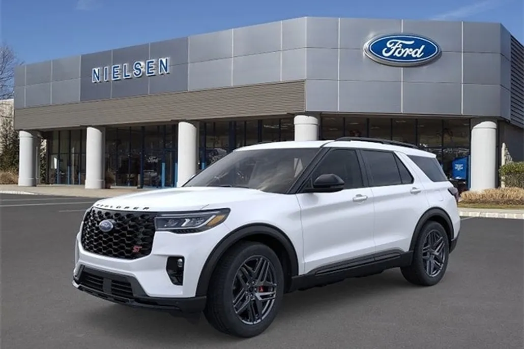 2025 Ford Explorer ST photo 1