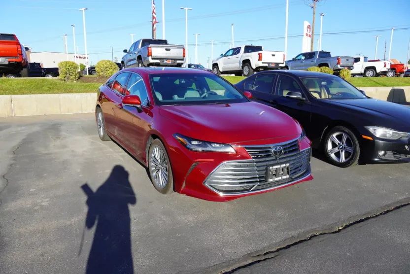 2019 Toyota Avalon Limited photo 1