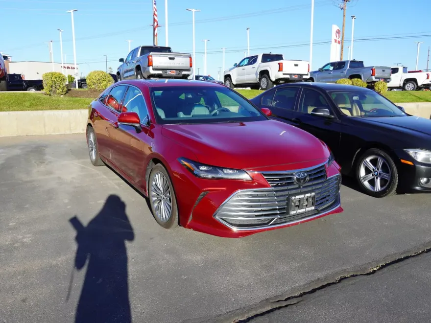 2019 Toyota Avalon Limited photo 1