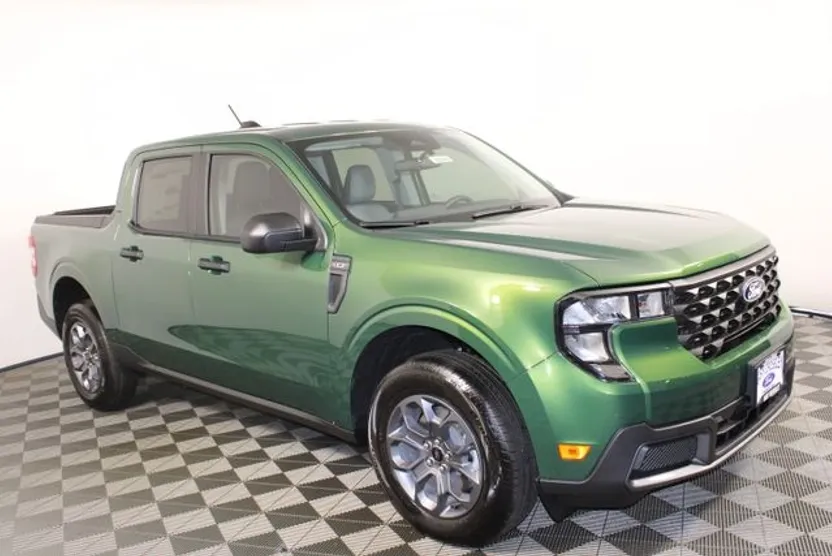 2025 Ford Maverick XLT photo 1