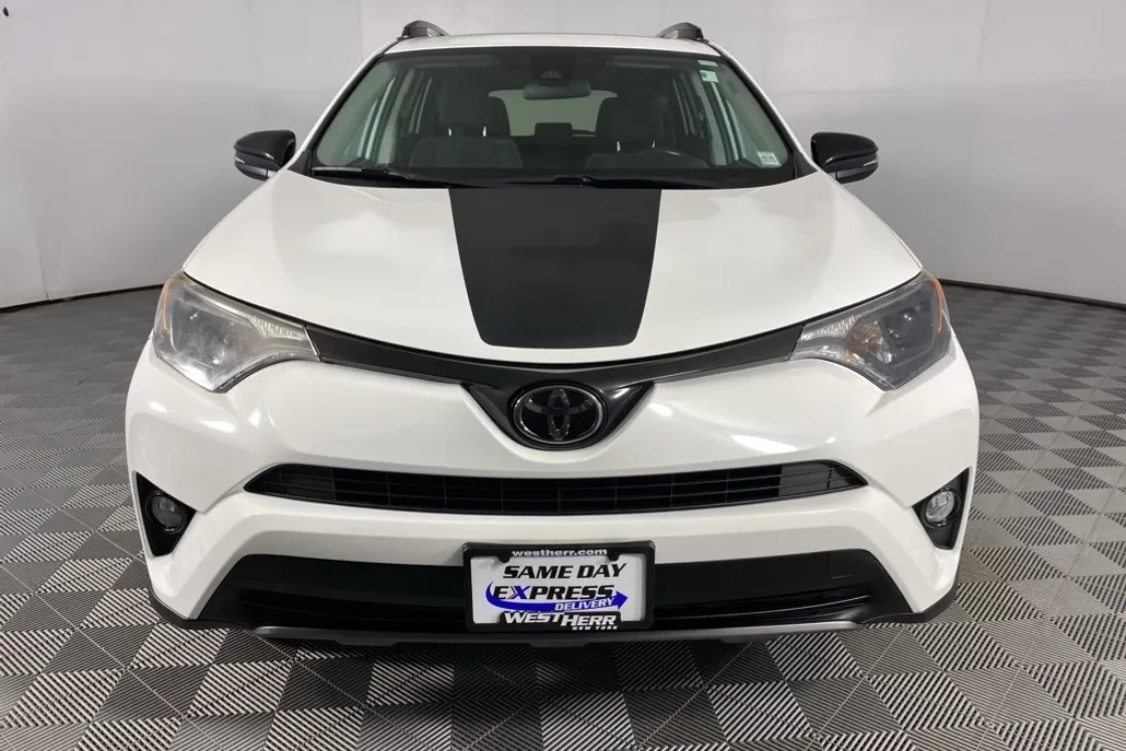 2018 Toyota RAV4 Adventure photo 1