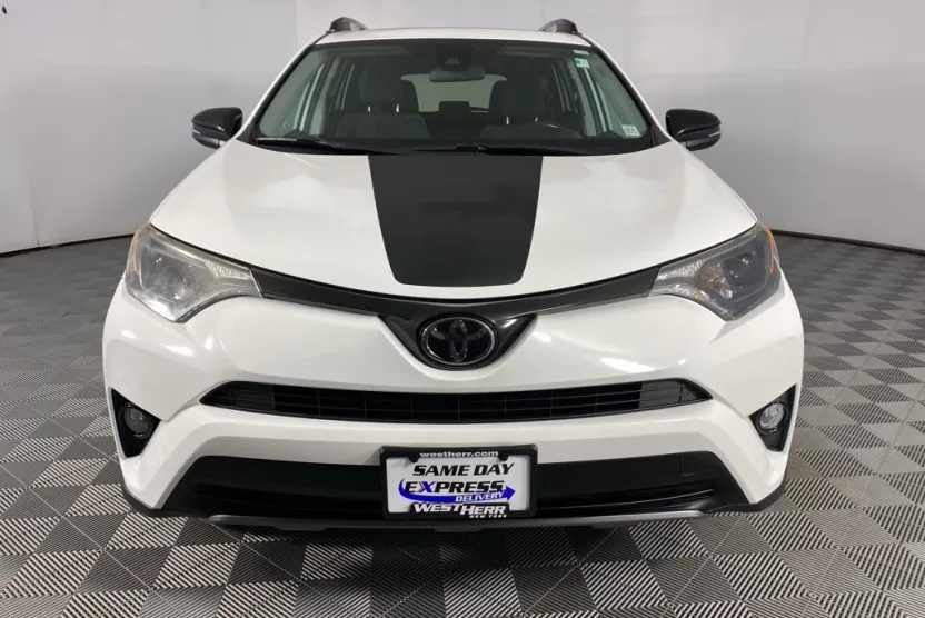2018 Toyota RAV4 Adventure photo 1