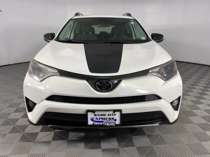 2018 Toyota RAV4 Adventure photo 1